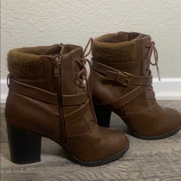 **Size 7.5** Combat Boots - Picture 3 of 3